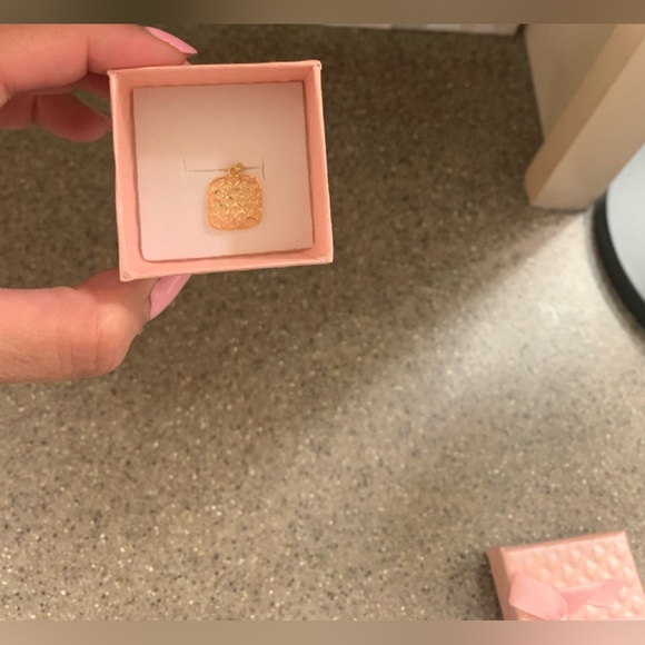 Jewelry - New 22 Carat Gold Pendant